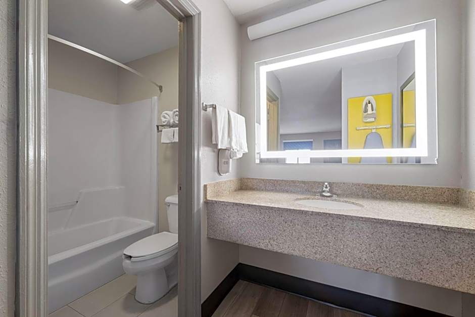 Days Inn by Wyndham Alma