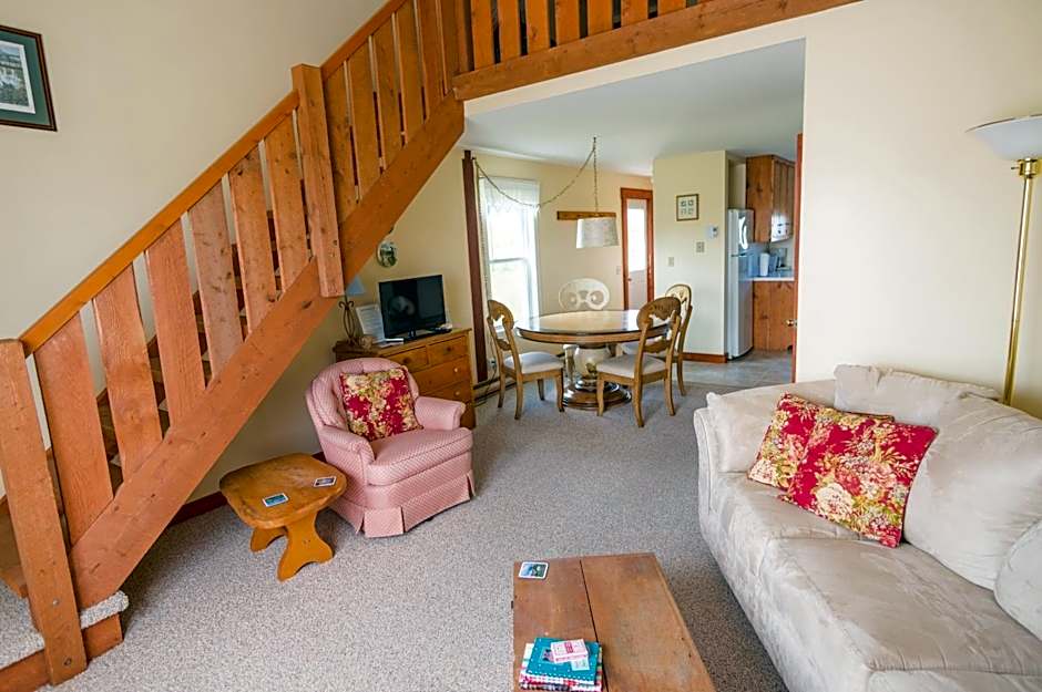 Bayview Pines Country Inn B&B