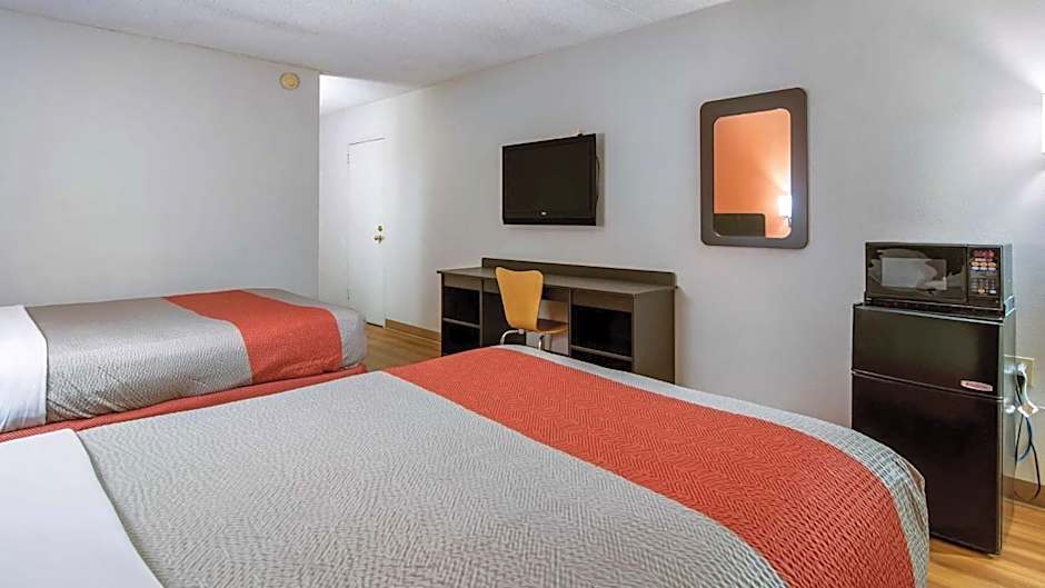 Motel 6-New Stanton, PA