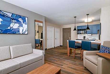 One-Bedroom King Suite with Mobility Accessible Roll-In Shower