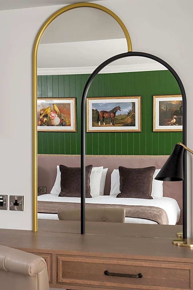 Ivanhoe Inn and Hotel