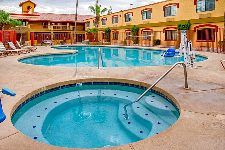 Quality Inn & Suites Goodyear - Phoenix West