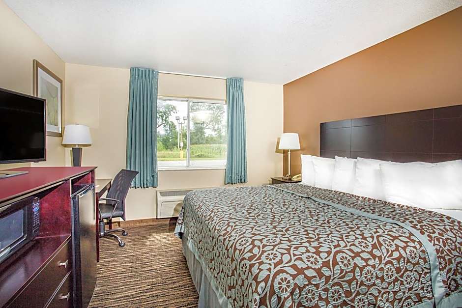Days Inn by Wyndham Evansdale Waterloo