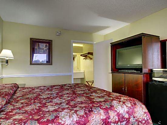 Key West Inn - Montgomery