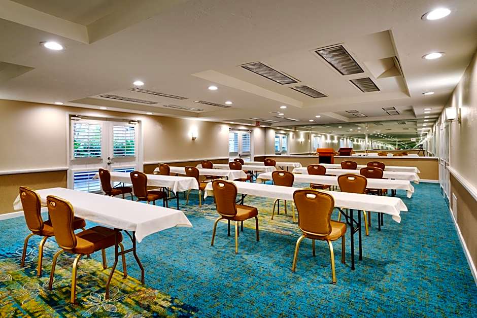 Atrium Hotel At Orange County Airport