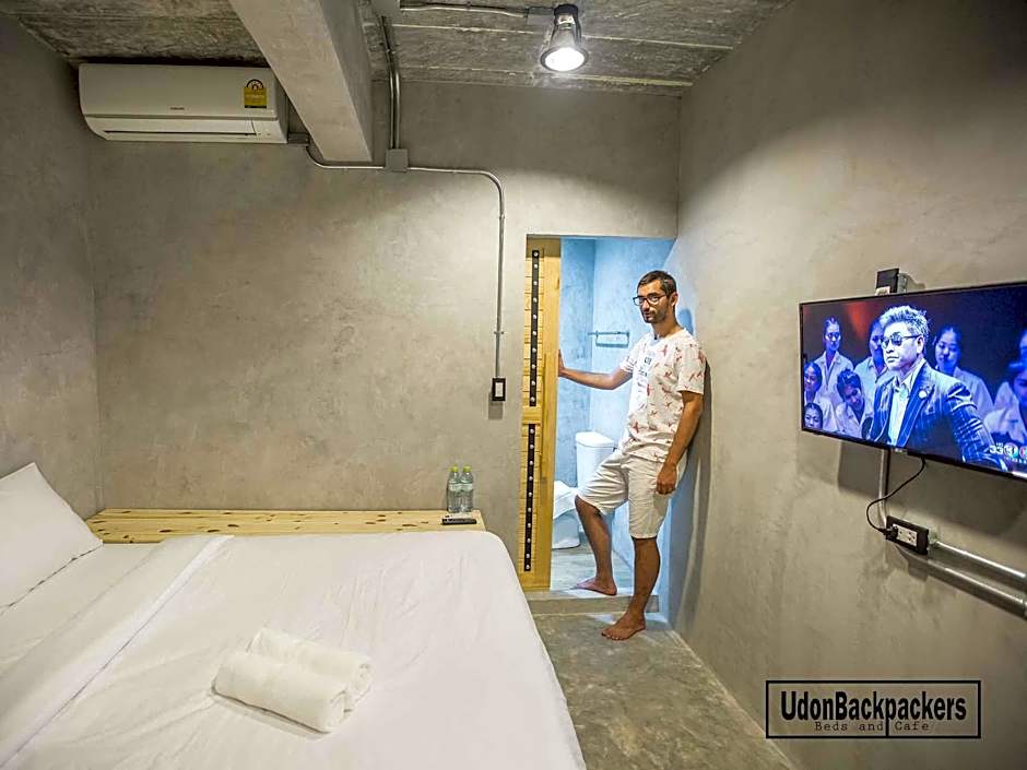 UdonBackpackers Beds and cafe