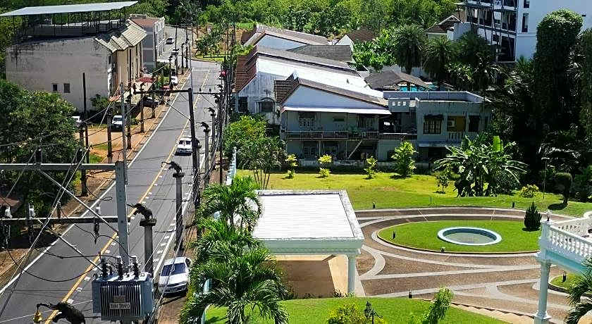 Baan Andaman Bed & Breakfast Hotel