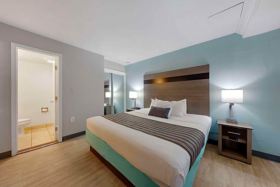 Best Western Plus Holiday Sands Inn & Suites