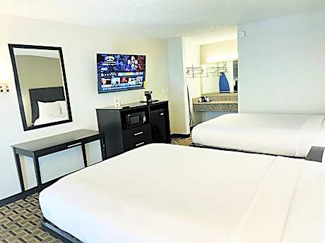 DELUXE 1 KING SUITE WITH KITCHEN