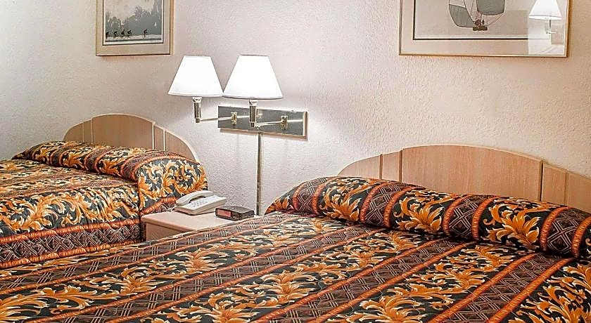 Rodeway Inn Findlay University Area