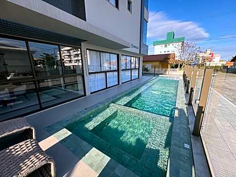 Cód 57 - Apartamento 3 dormitórios NOVO a 180 metros do mar.