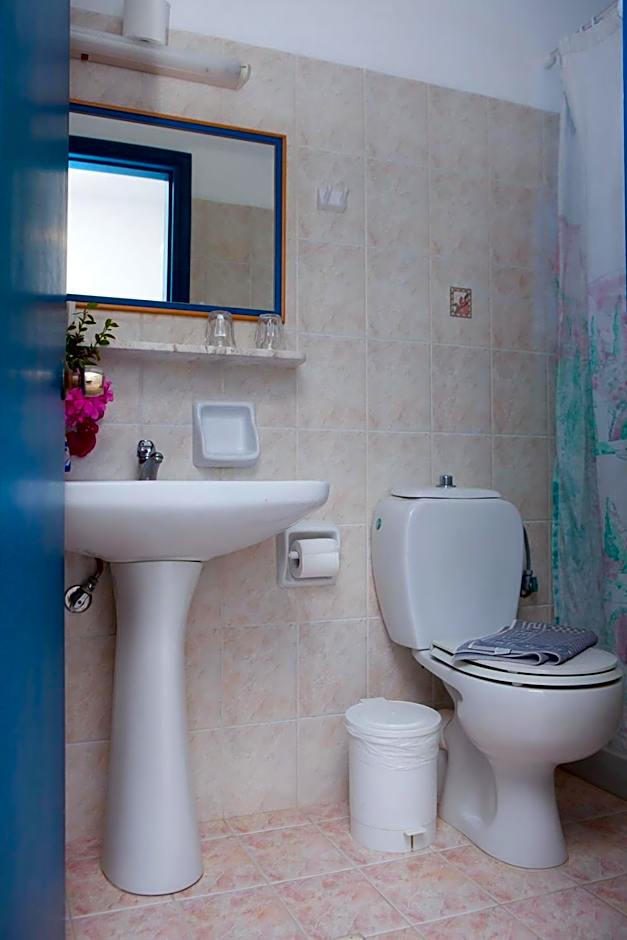 Vardes Hotel Studios