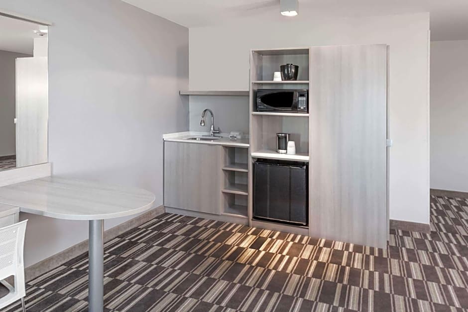 Microtel Inn & Suites by Wyndham West Fargo Near Medical Center