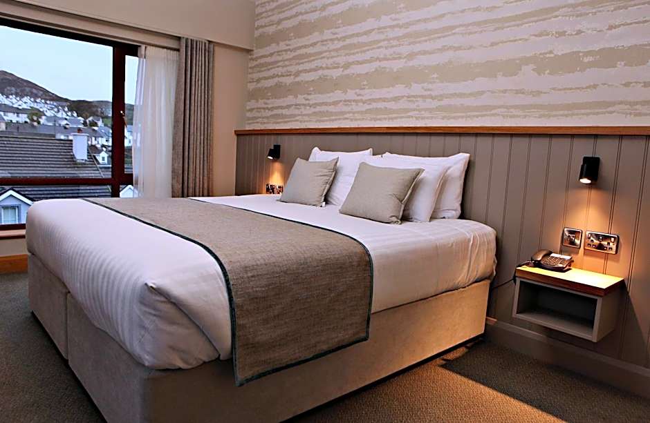 Beach Hotel & Restaurant