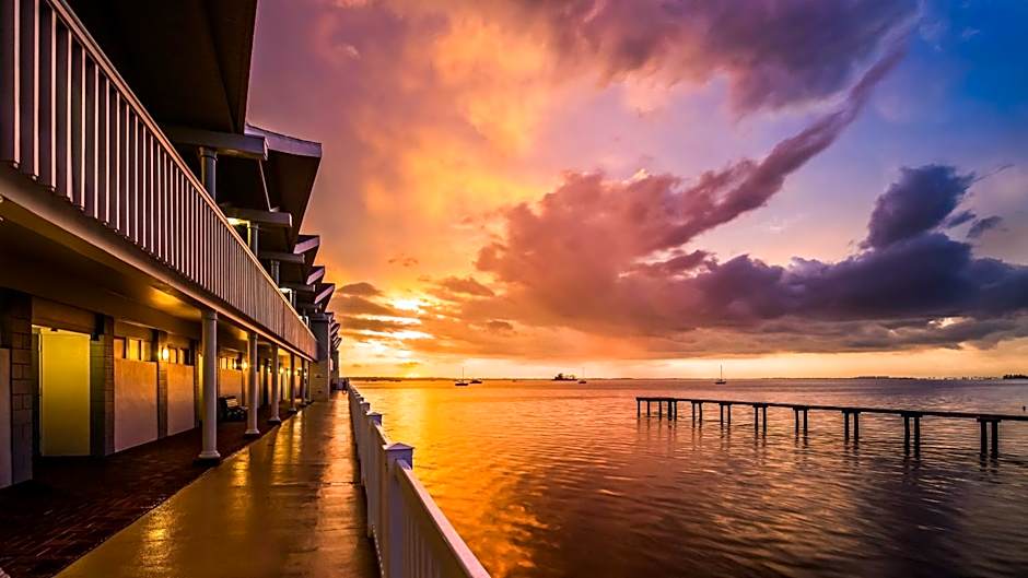 Best Western Plus Yacht Harbor Inn