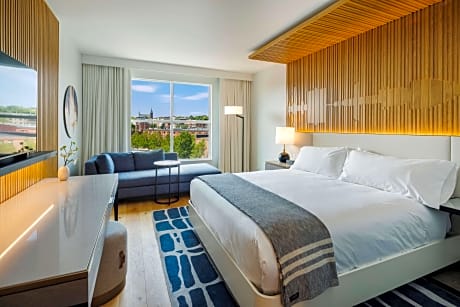 1 King Bed City View Room
