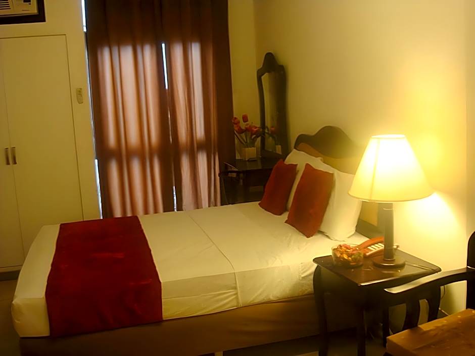 OYO 769 Poblacion Suites Polaris