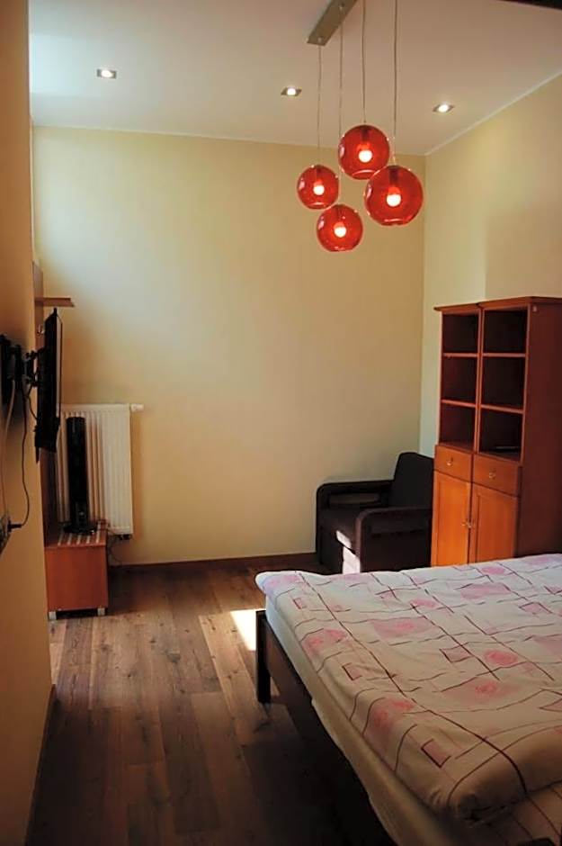 DOM WESELNY ,, ANNA''