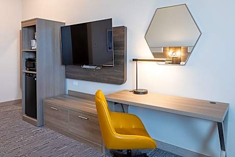 1 King Standard Communications Accessible