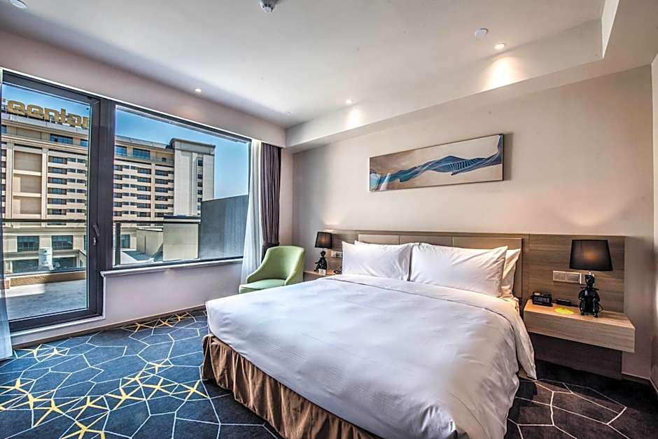 Q-Box Hotel Shanghai Sanjiagang