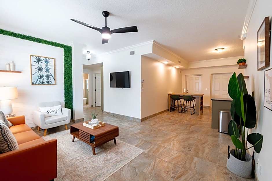 SōLE Suite #1-2 min to BEACH-Patio & Courtyard