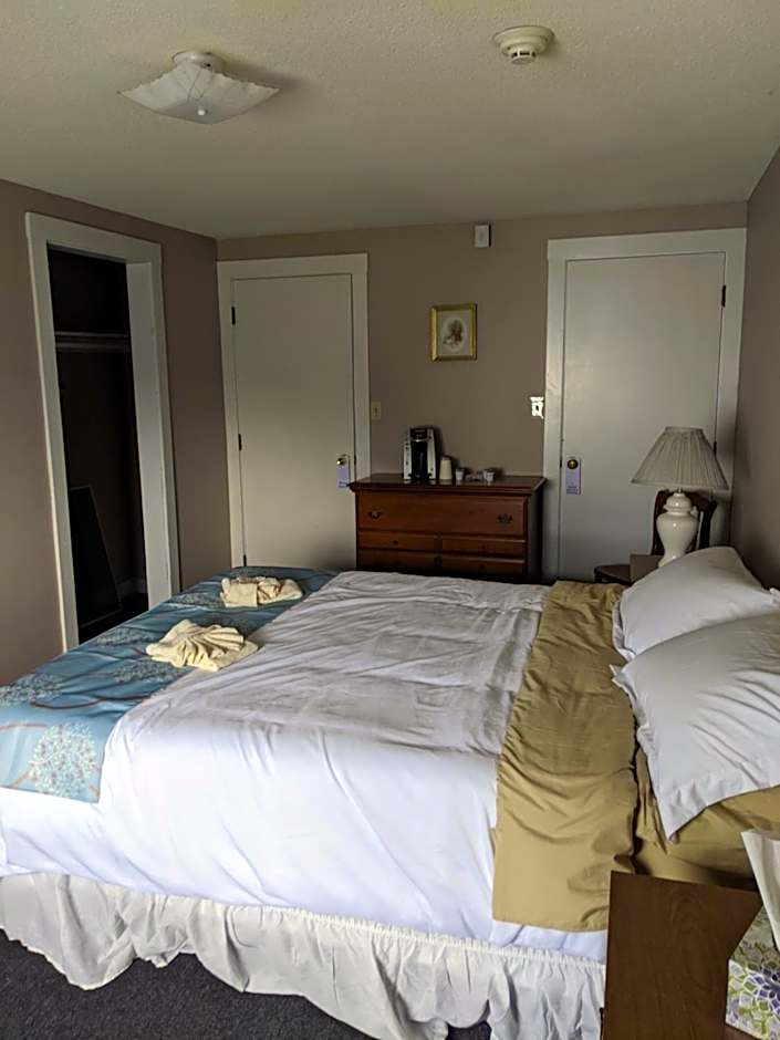 Lake Shore Farm Inn