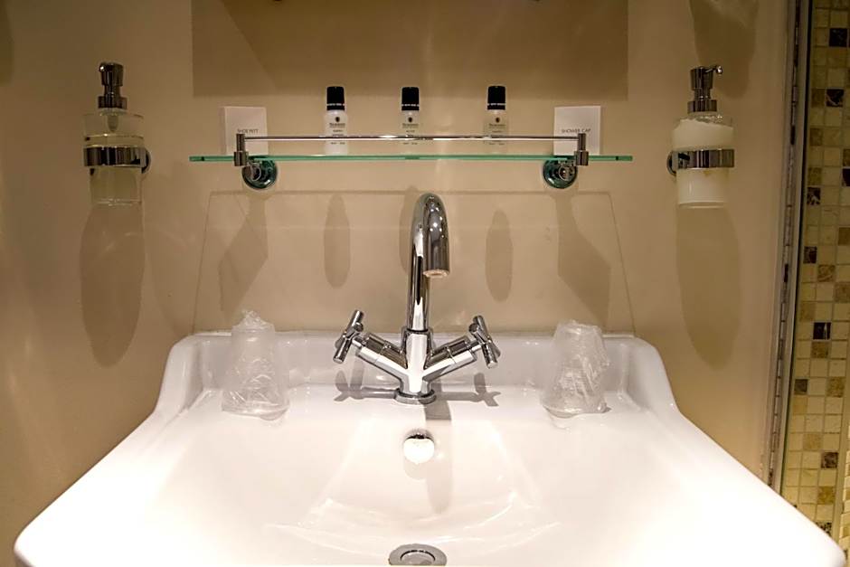 Gwesty'r Emlyn Hotel