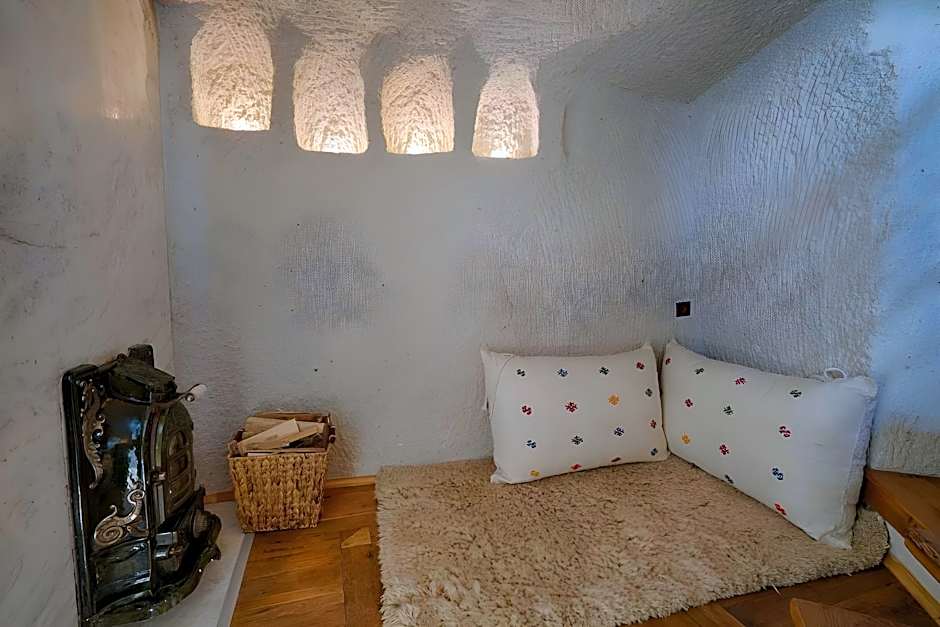 Artemis Cave Suites - Adults Only