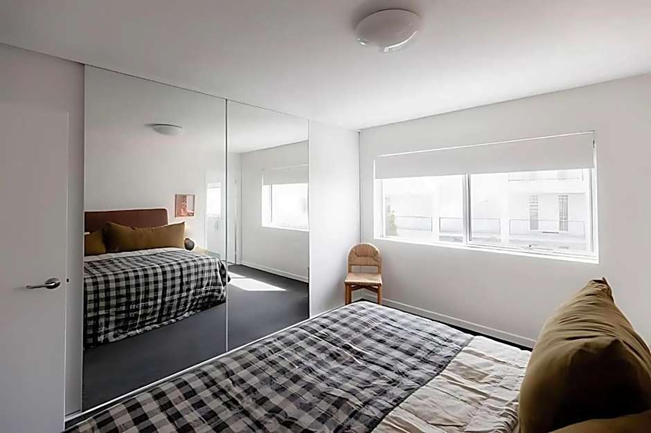 Battery Point apartment with river views