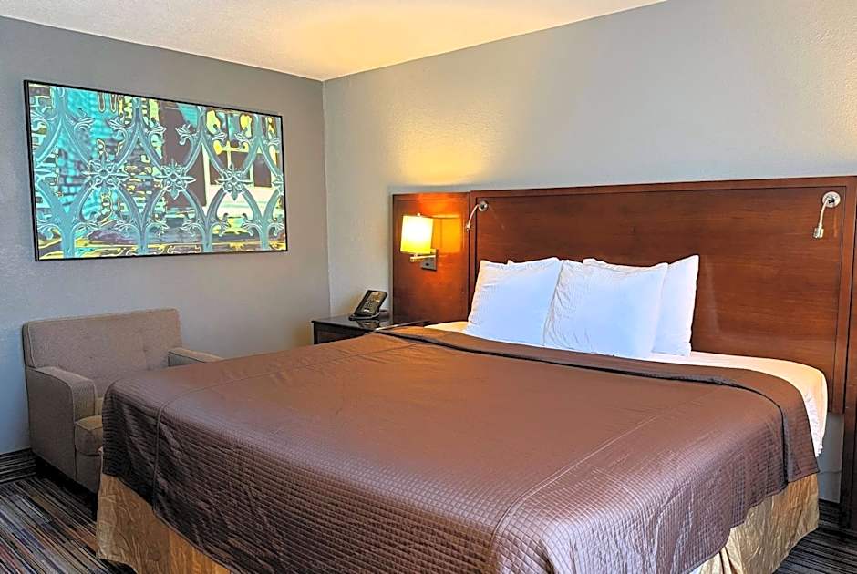 Travelodge by Wyndham Bloomington 