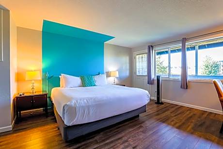 King Bed with River View