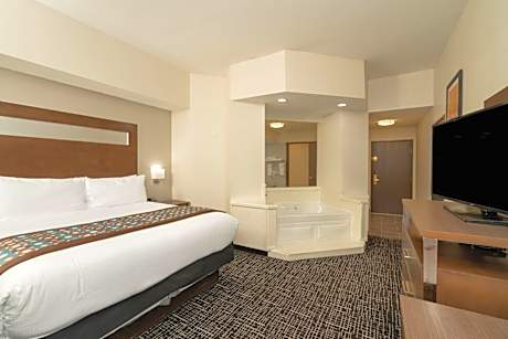 Deluxe King Studio Suite - Non-Smoking