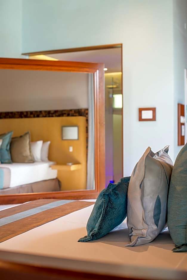 Coco de Mer and Black Parrot Suites
