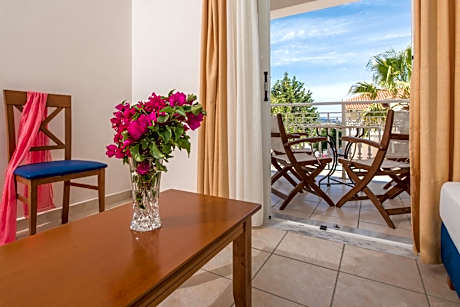 Deluxe Two-Bedroom Apartment