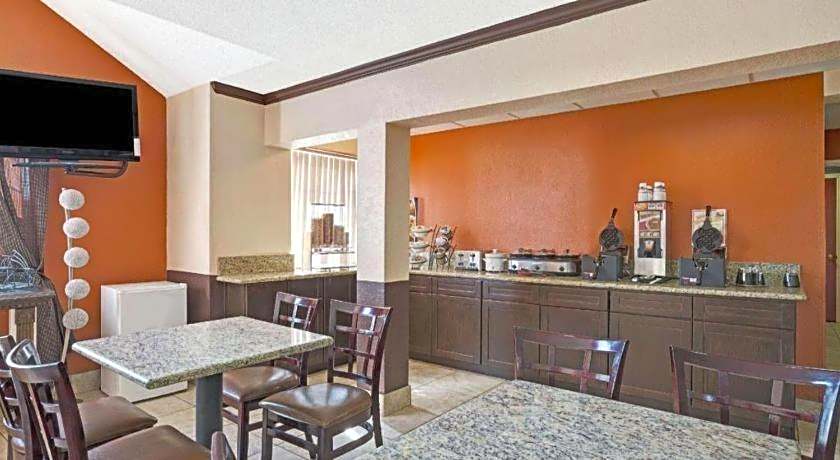 Microtel Inn & Suites By Wyndham Houston