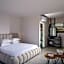 Parthenis Hotel & Suites
