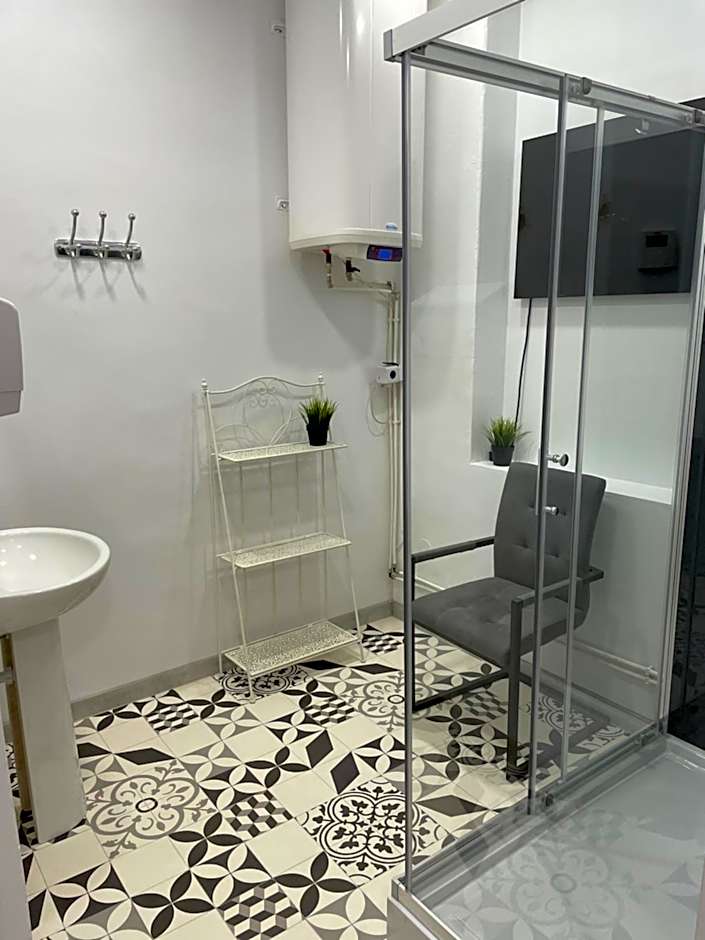 FlyFly Hostel