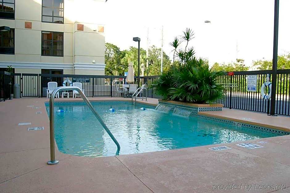 Holiday Inn Express Hotel & Suites Clearwater North/Dunedin By IHG