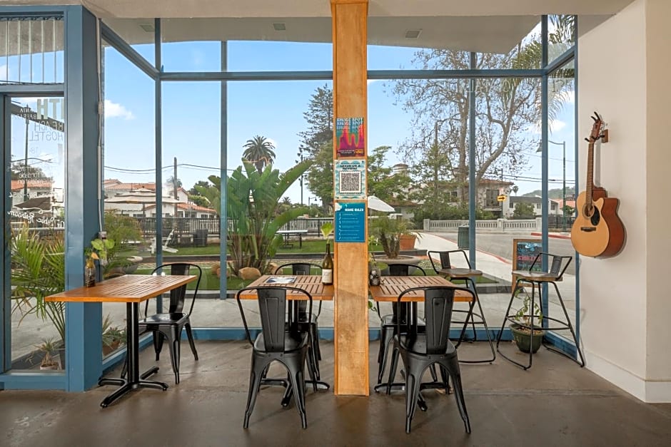 ITH Santa Barbara Beach Hostel