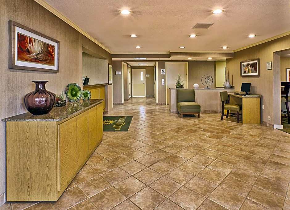 La Quinta Inn & Suites by Wyndham Toledo Perrysburg