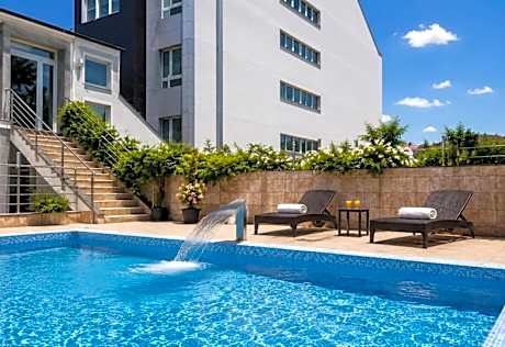 Prezident Hotel Novi Sad - Outdoor Pool & Spa
