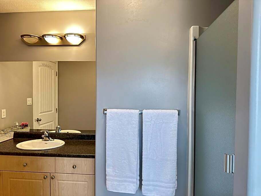 Comfortable 6 bedrooms house