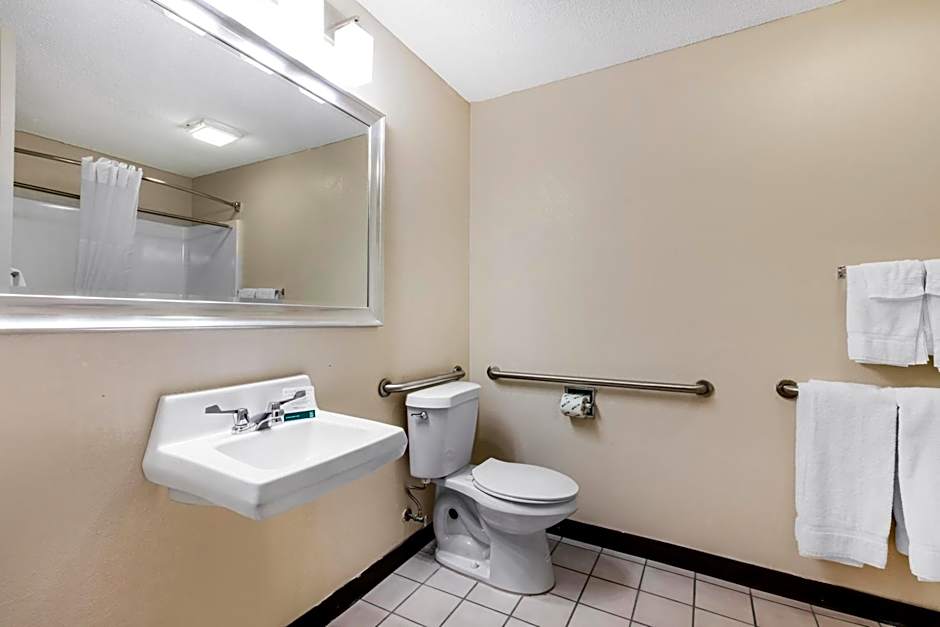 Quality Inn & Suites Metropolis I-24