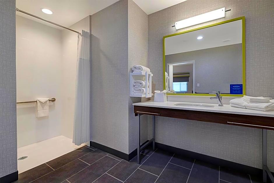 Hampton Inn By Hilton & Suites Marina