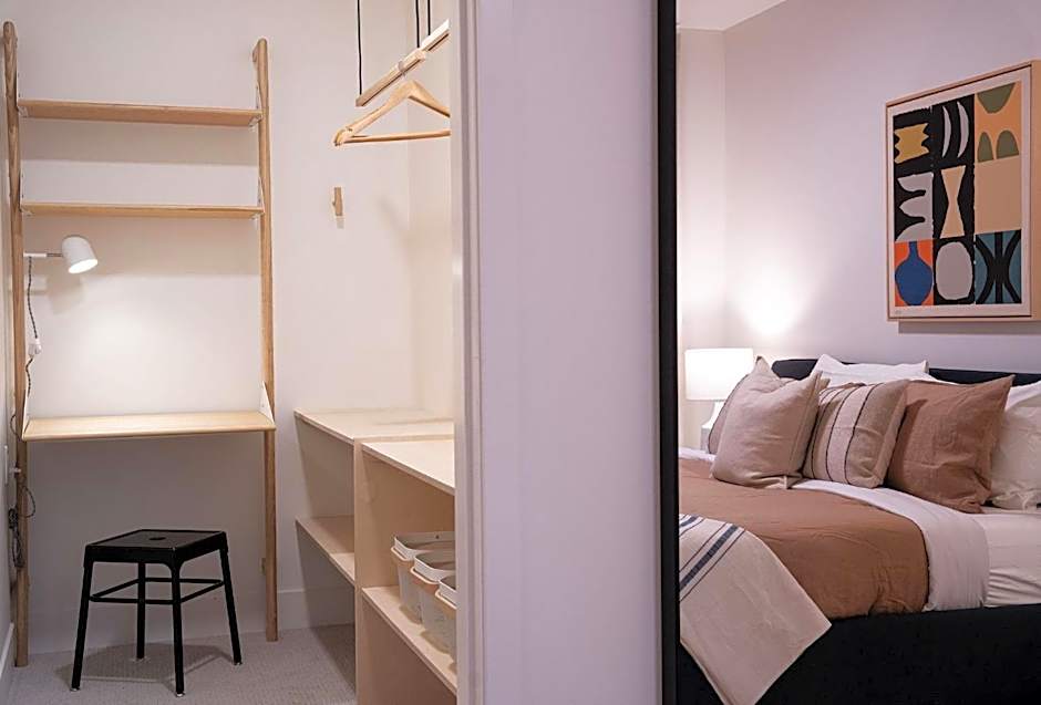 Snow & Swing Getaway - Three Bedrooms with Hot Tub (Stay Revy)