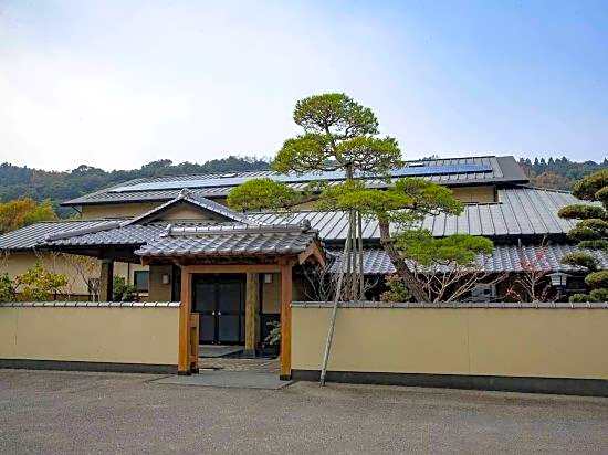 Mikuniya