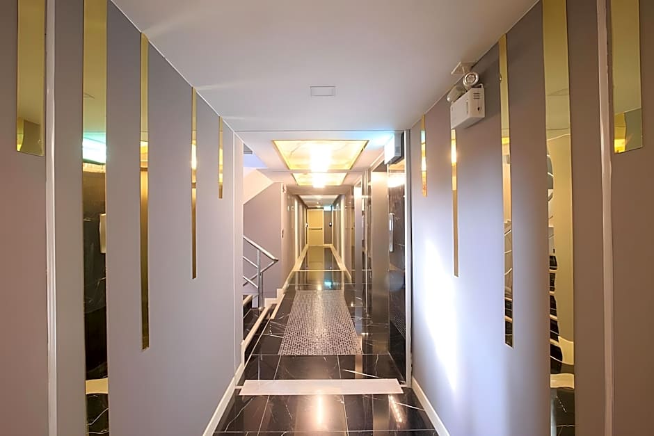 Pratunam Atrium Hotel