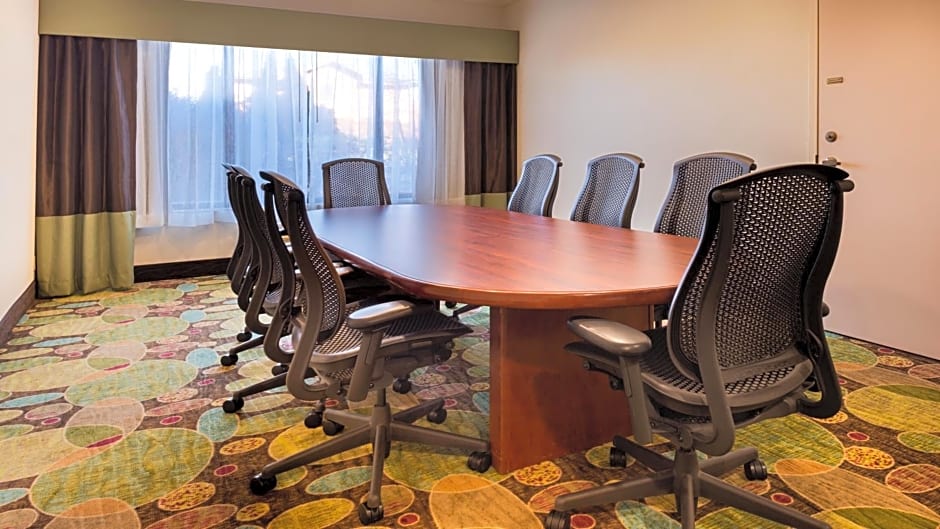 Holiday Inn Hotel & Suites Warren, an IHG Hotel