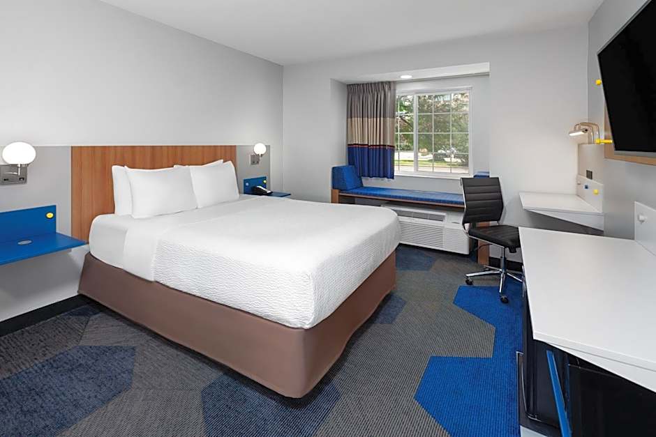 Microtel Inn & Suites by Wyndham Janesville