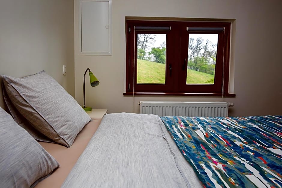 B&B Ferme de Leuze Rustieke Gîtes nabij Durbuy, eigen laadpalen